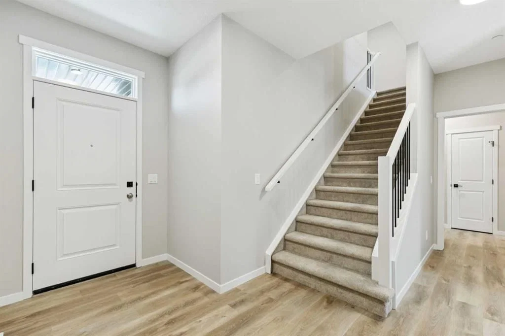 302 Hotchkiss Common SE, Calgary — photo 2 of 35