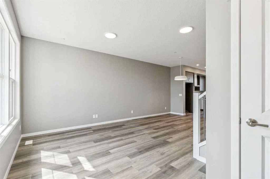 205 Hotchkiss Road SE, Calgary — photo 3 of 23