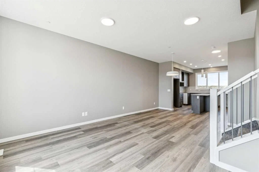 205 Hotchkiss Road SE, Calgary — photo 4 of 23