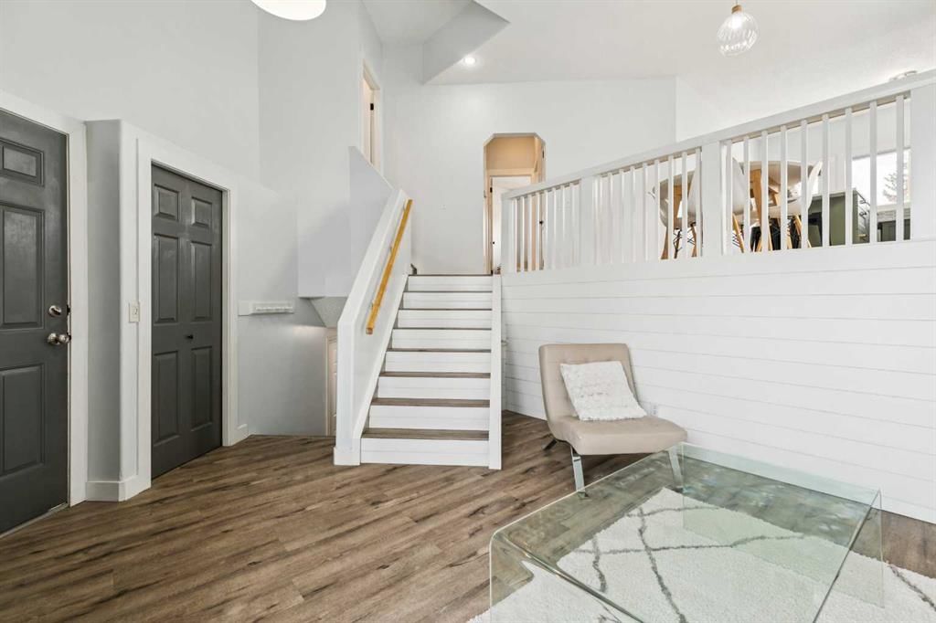225 Somerset Drive SW, Calgary — photo 5 of 38