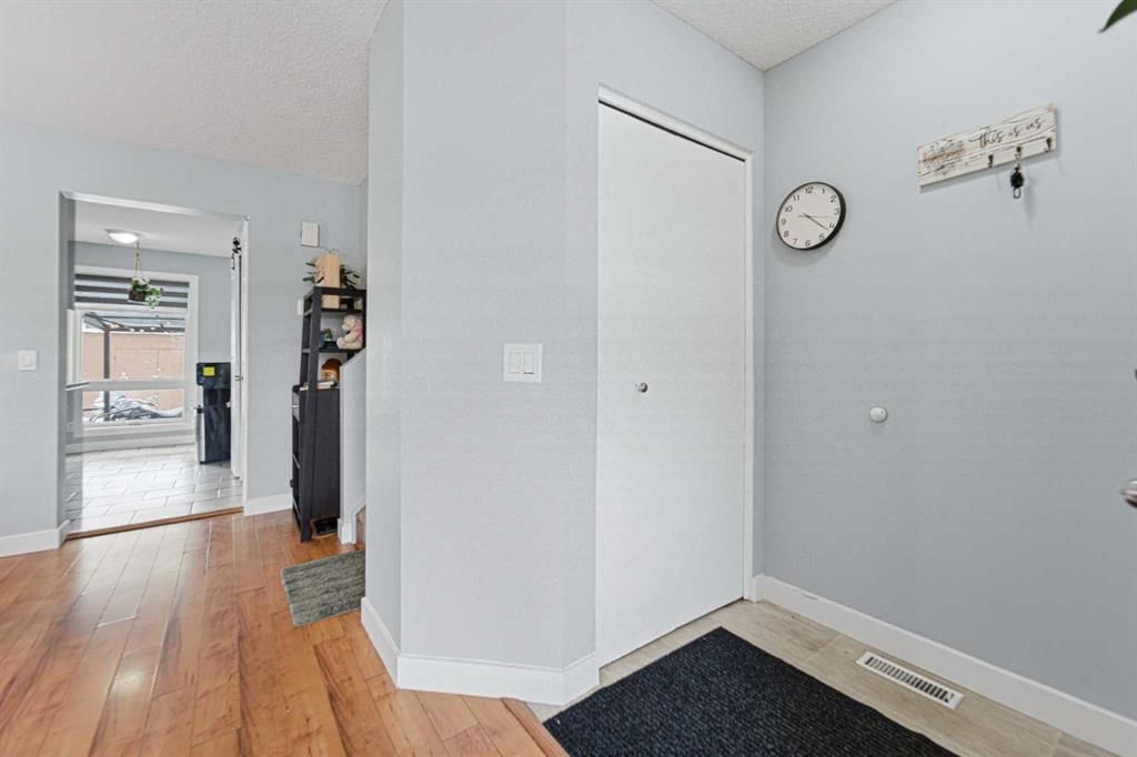 78 Martinview Crescent NE, Calgary — photo 5 of 49