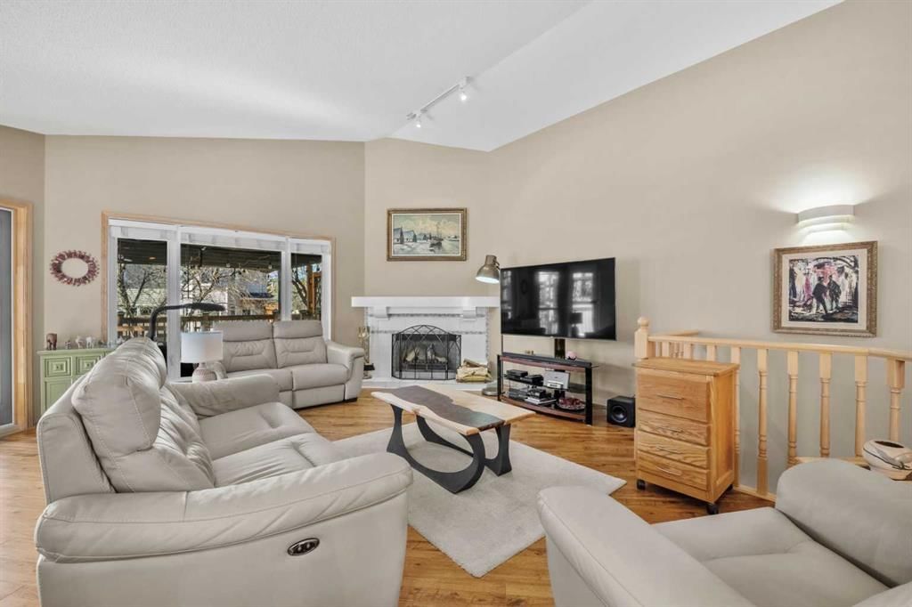 444 Sierra Morena Court SW, Calgary — photo 4 of 49