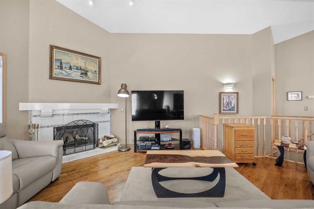 444 Sierra Morena Court SW, Calgary — photo 5 of 49