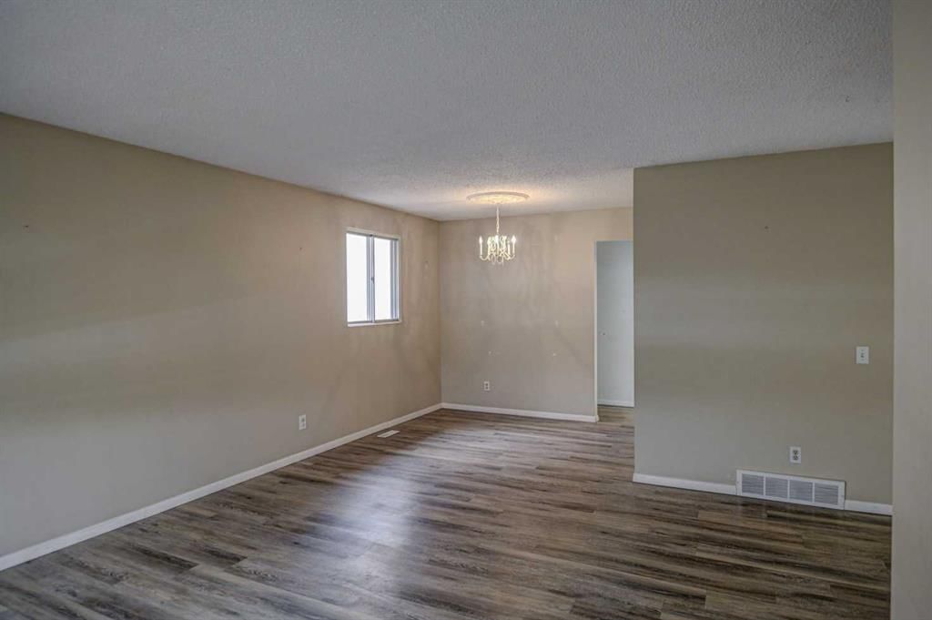 12120 Lake Michigan Road SE, Calgary — photo 3 of 26