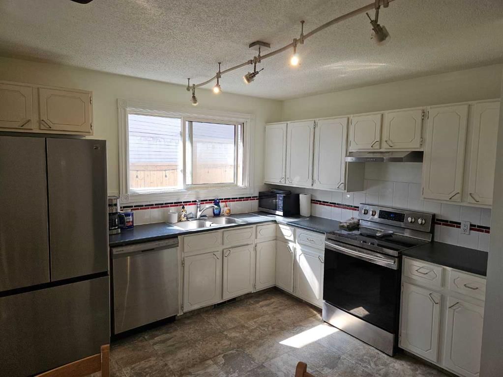 60 Erin Croft Place SE, Calgary — photo 4 of 25