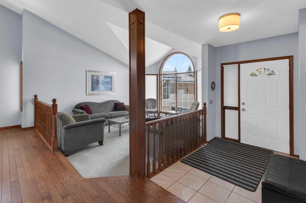 220 Woodbrook Mews SW, Calgary — photo 2 of 45