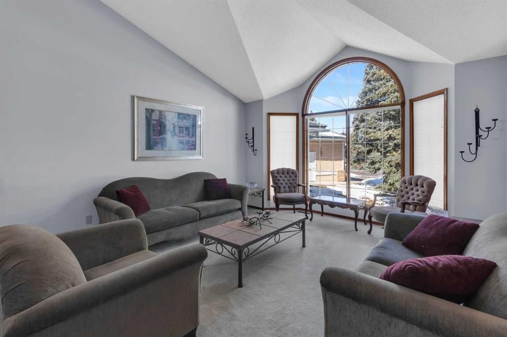 220 Woodbrook Mews SW, Calgary — photo 3 of 45