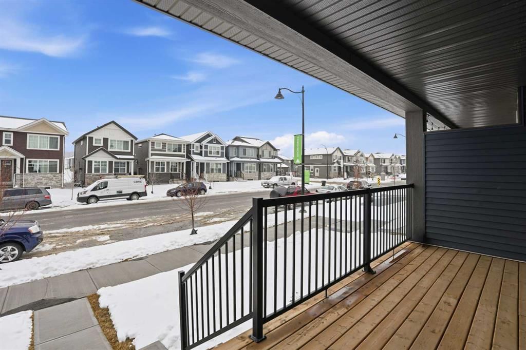 747 Creekside Boulevard SW, Calgary — photo 4 of 47