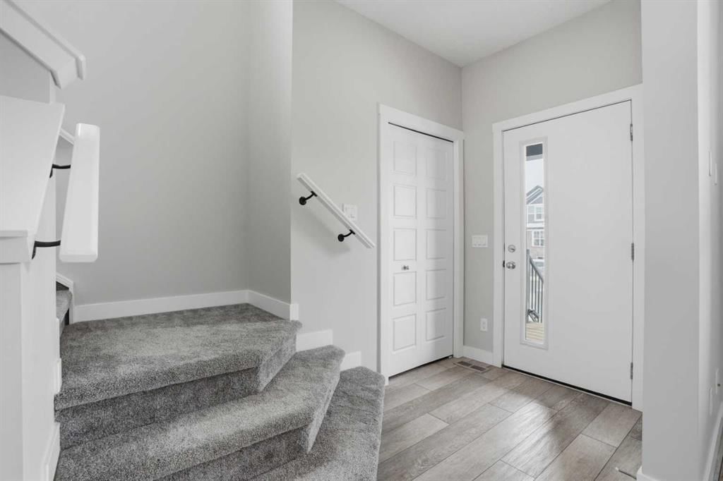 747 Creekside Boulevard SW, Calgary — photo 5 of 47