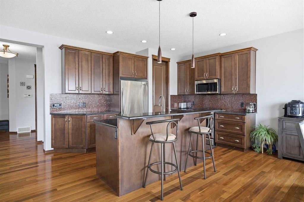 126 Pantego Way NW, Calgary — photo 5 of 50