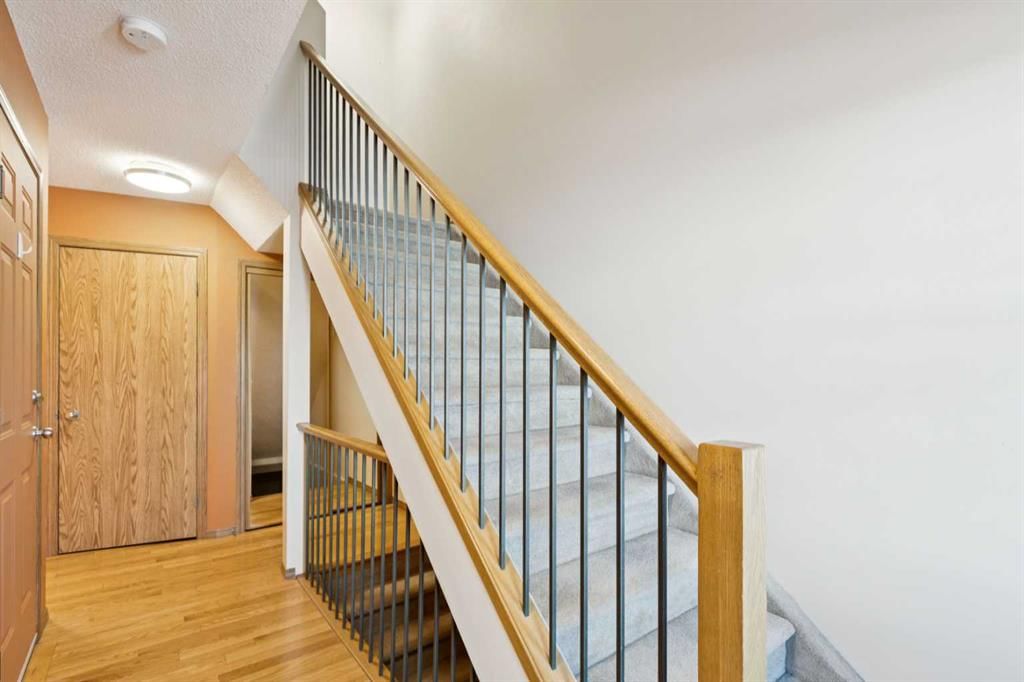 39 Country Village Circle NE, Calgary — photo 4 of 27
