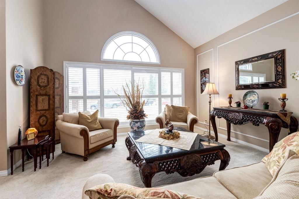 51 Woodacres Crescent SW, Calgary — photo 4 of 50