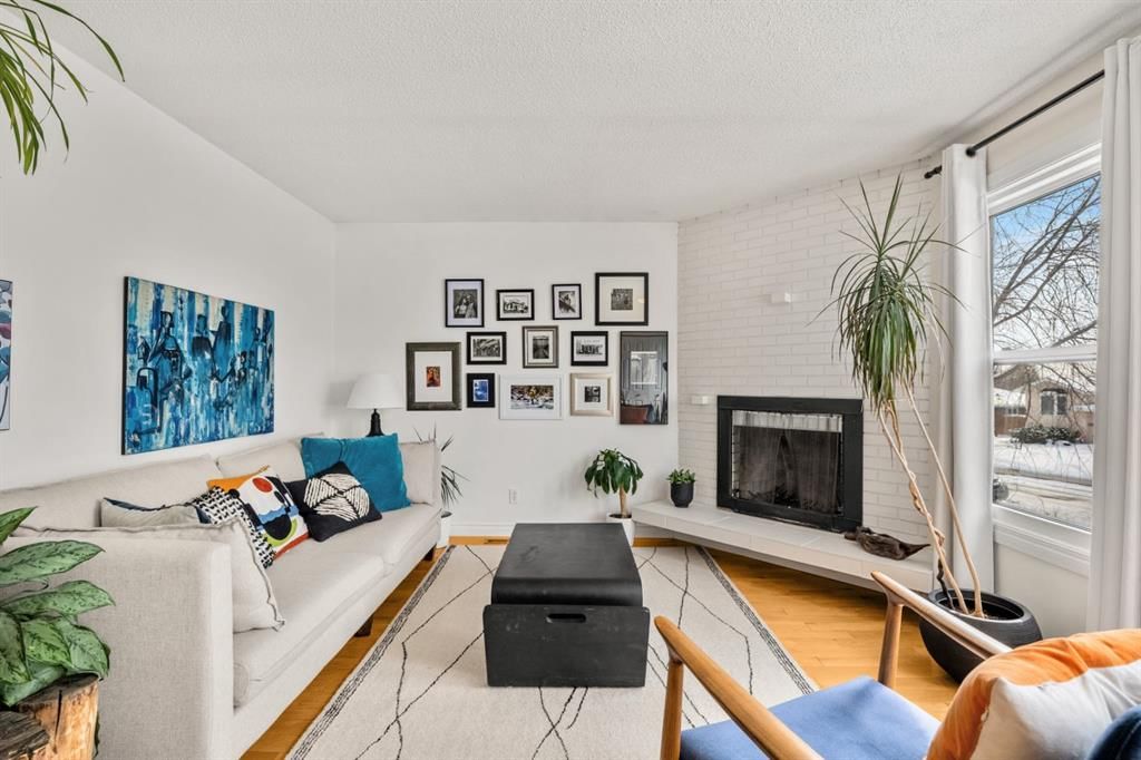 30 Hilton Avenue NW, Calgary — photo 2 of 47
