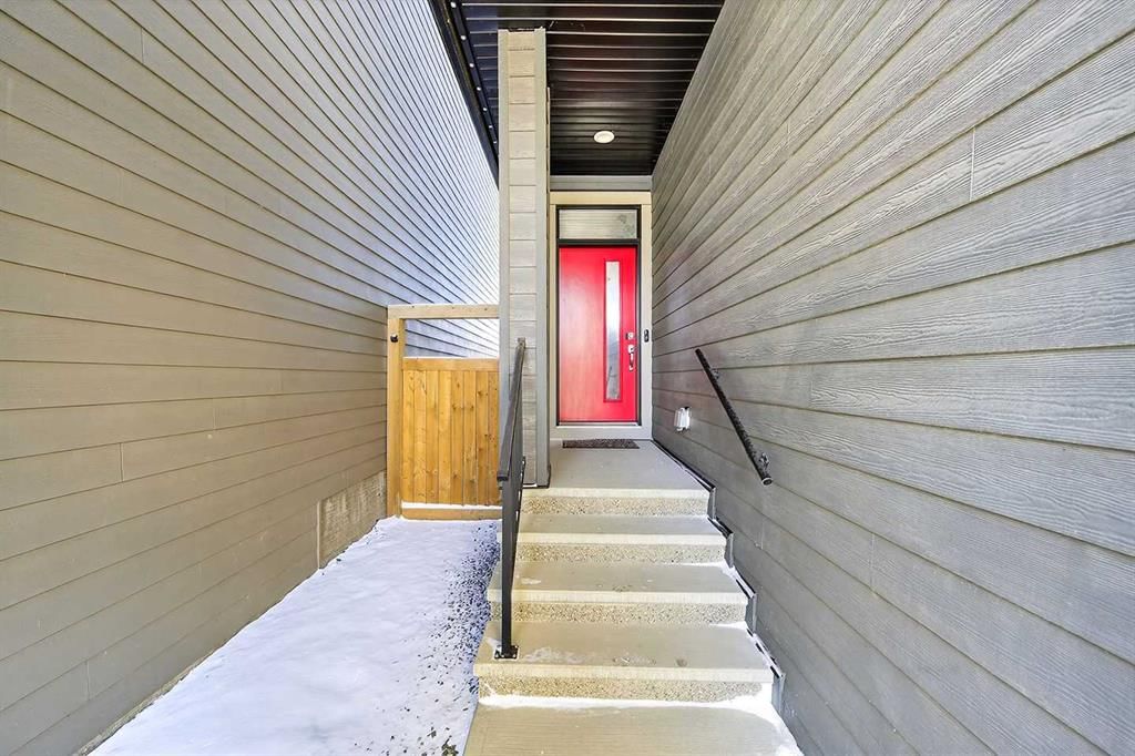 13 Cranbrook Close SE, Calgary — photo 3 of 47