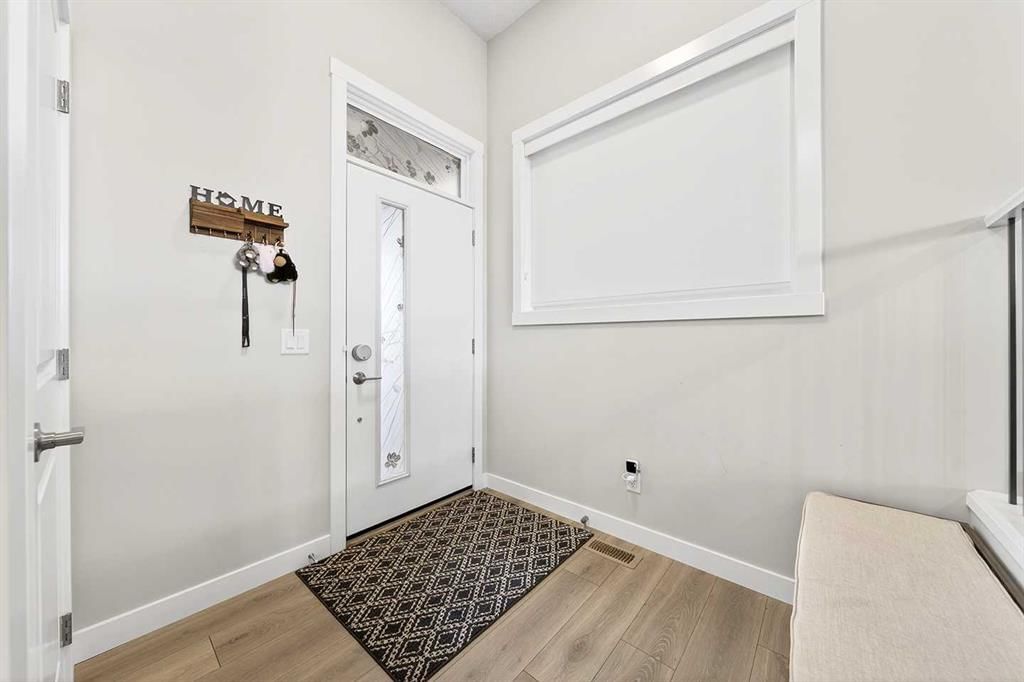 13 Cranbrook Close SE, Calgary — photo 4 of 47