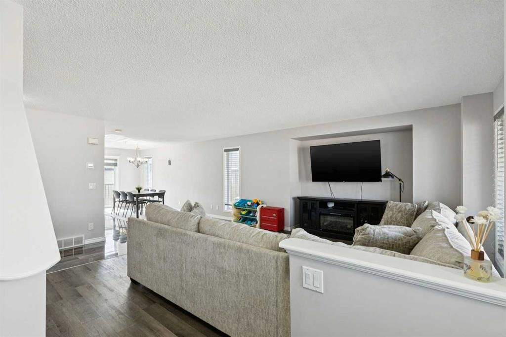 178 Evansmeade Common NW, Calgary — photo 3 of 41