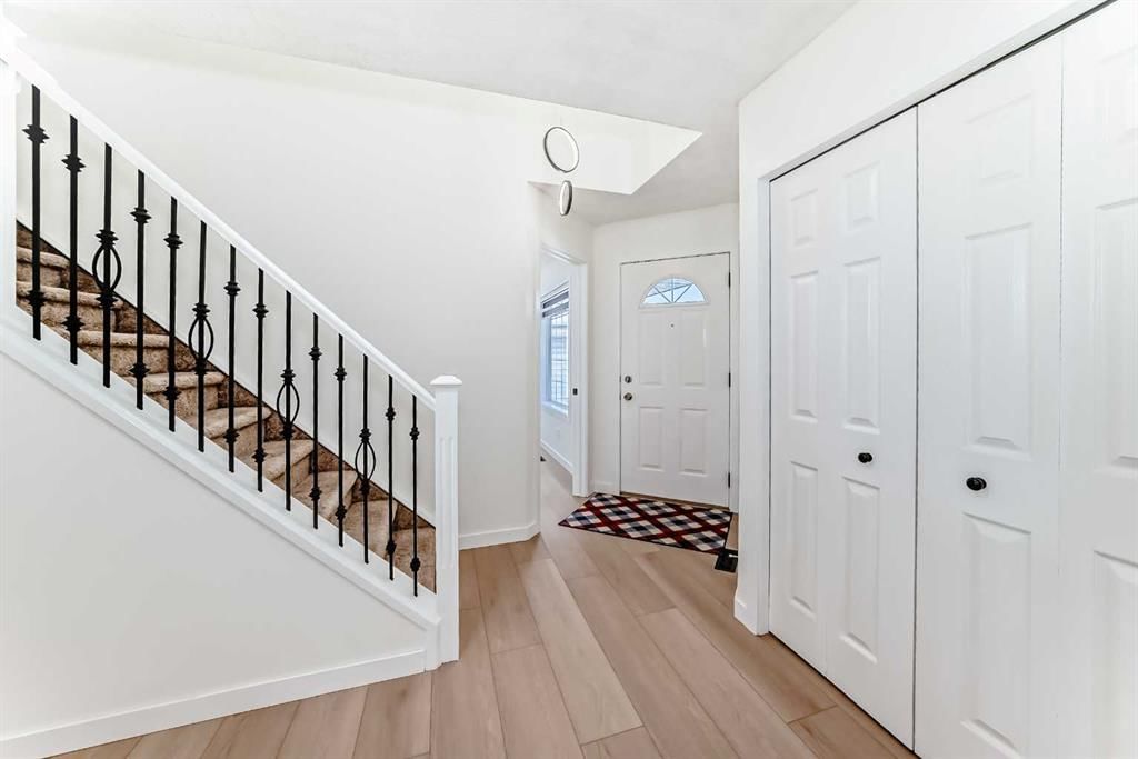 6 Arbour Stone Rise NW, Calgary — photo 2 of 38