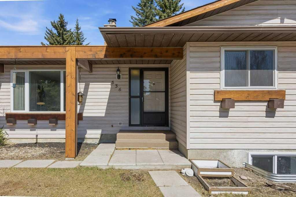 536 Woodhill Place SW, Calgary — photo 2 of 50