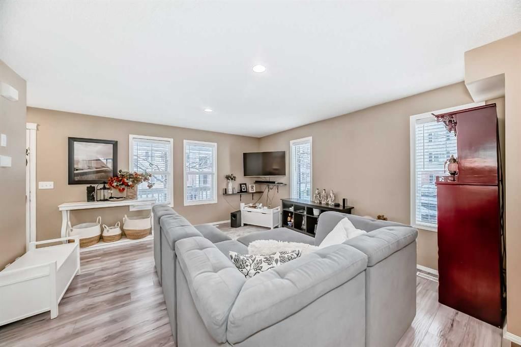 32 Country Village Lane NE, Calgary — photo 4 of 31