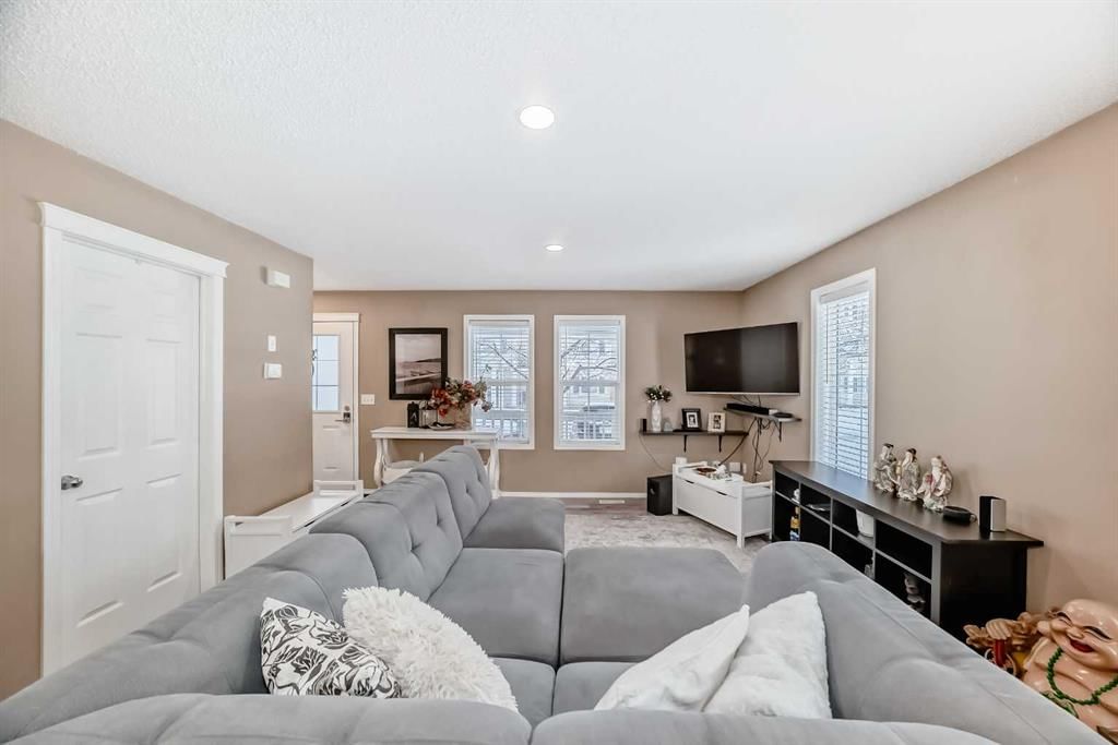 32 Country Village Lane NE, Calgary — photo 5 of 31