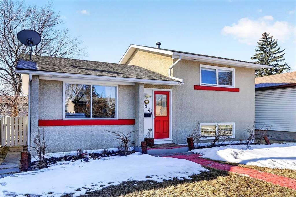 928 Pinecliff Drive NE, Calgary — photo 2 of 42