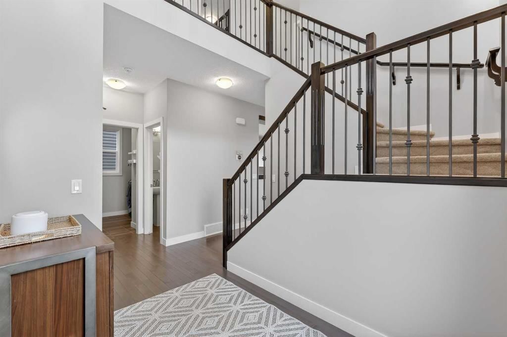 9 Legacy Lane SE, Calgary — photo 4 of 50