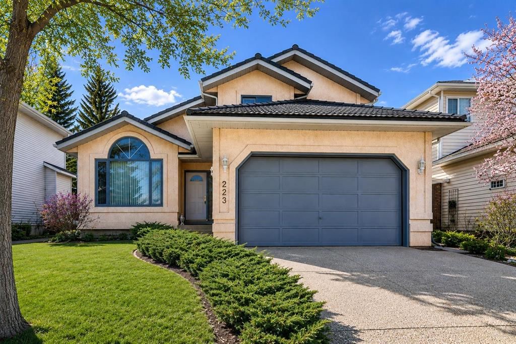 223 Hawkstone Close NW, Calgary — main listing photo