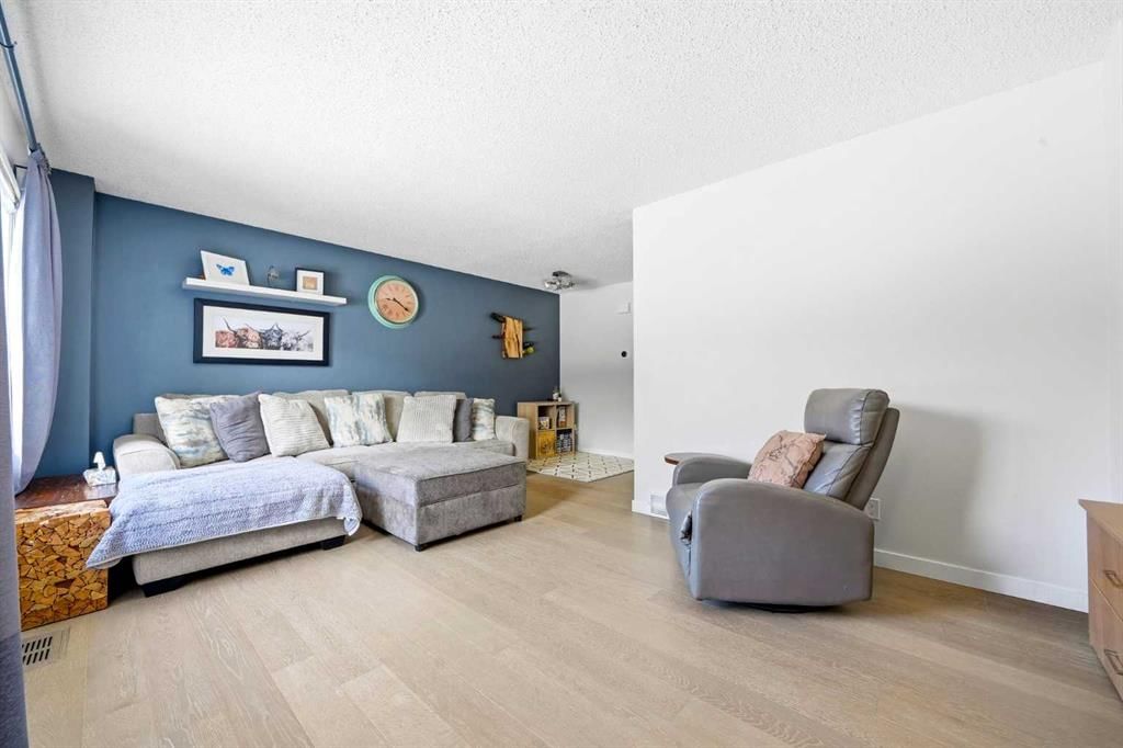 773 Kingsmere Crescent SW, Calgary — photo 5 of 33