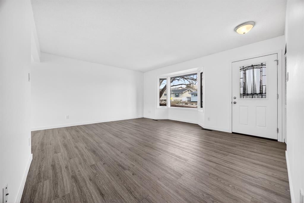 507 Mcintosh Road NE, Calgary — photo 5 of 45