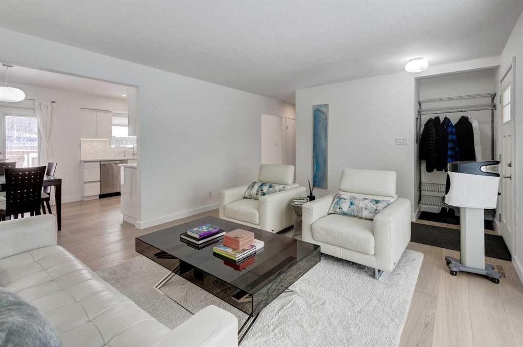 3119 46 Street SW, Calgary — photo 4 of 30