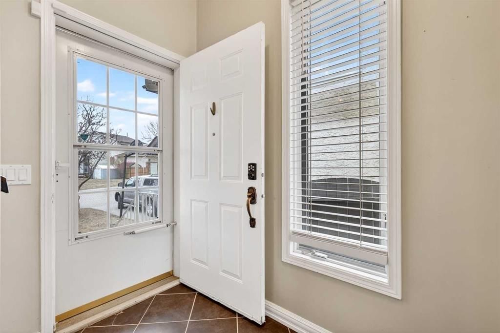 111 Sanderling Rise NW, Calgary — photo 2 of 40
