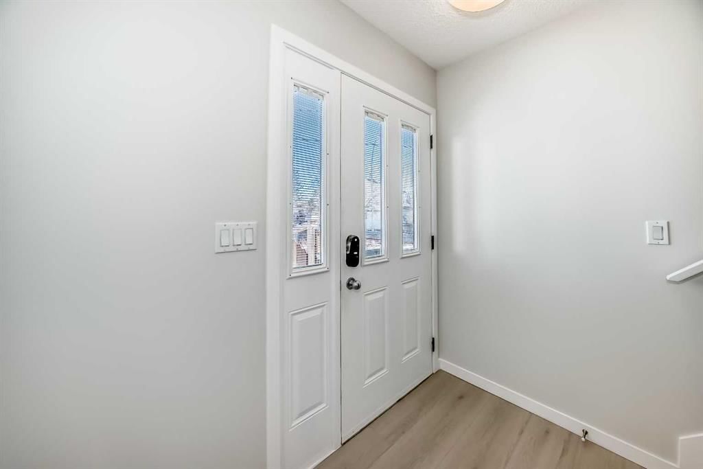 6301 Bowwood Drive NW, Calgary — photo 4 of 45