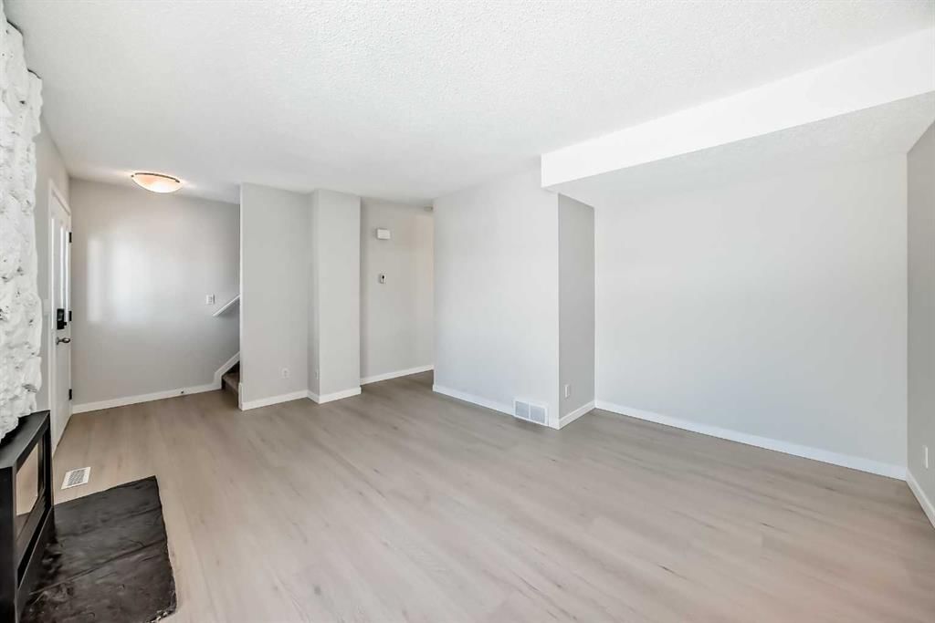 6301 Bowwood Drive NW, Calgary — photo 5 of 45