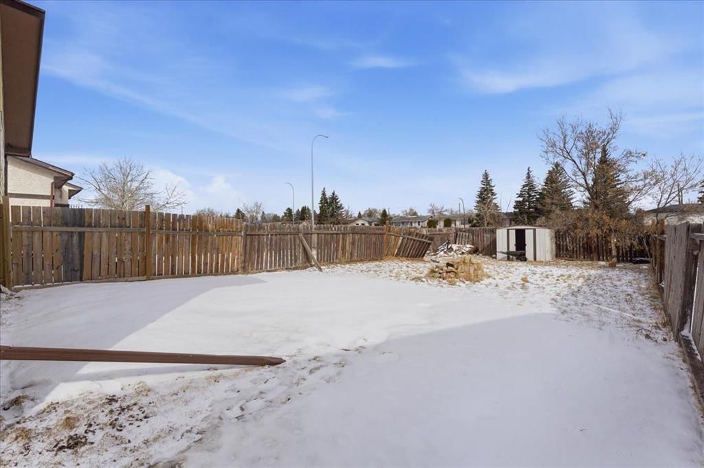 79 Fonda Drive SE, Calgary — photo 5 of 35