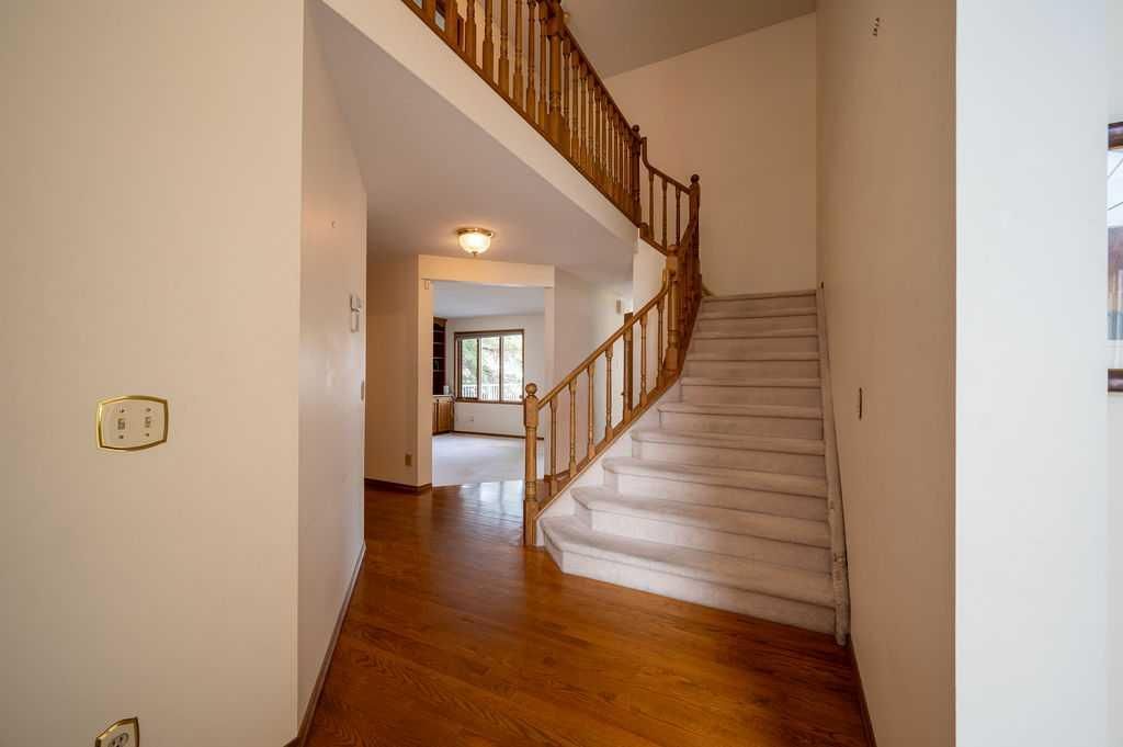 207 Shawnee Mews SW, Calgary — photo 4 of 47
