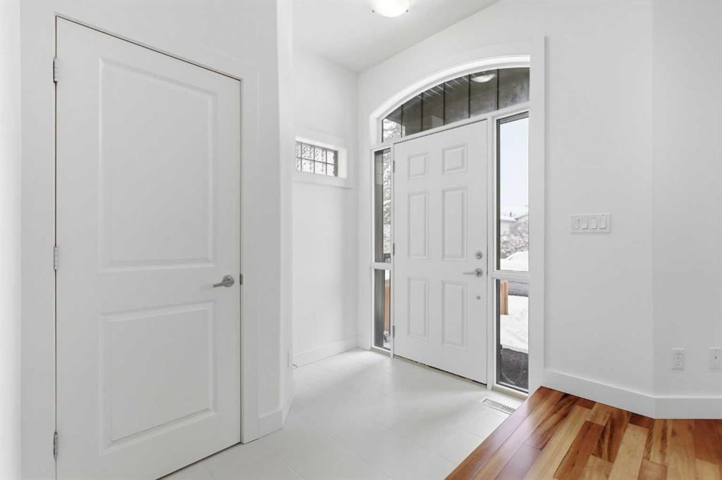 2623 25A Street SW, Calgary — photo 2 of 38