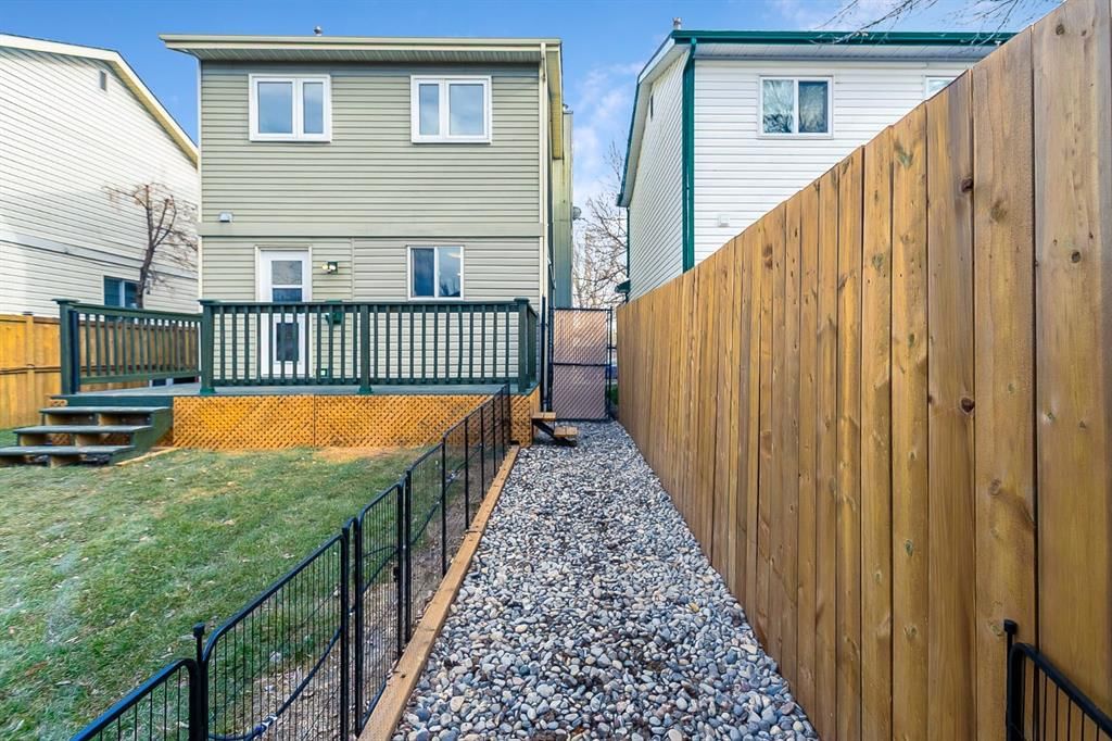 92 Riverbrook Place SE, Calgary — photo 5 of 50