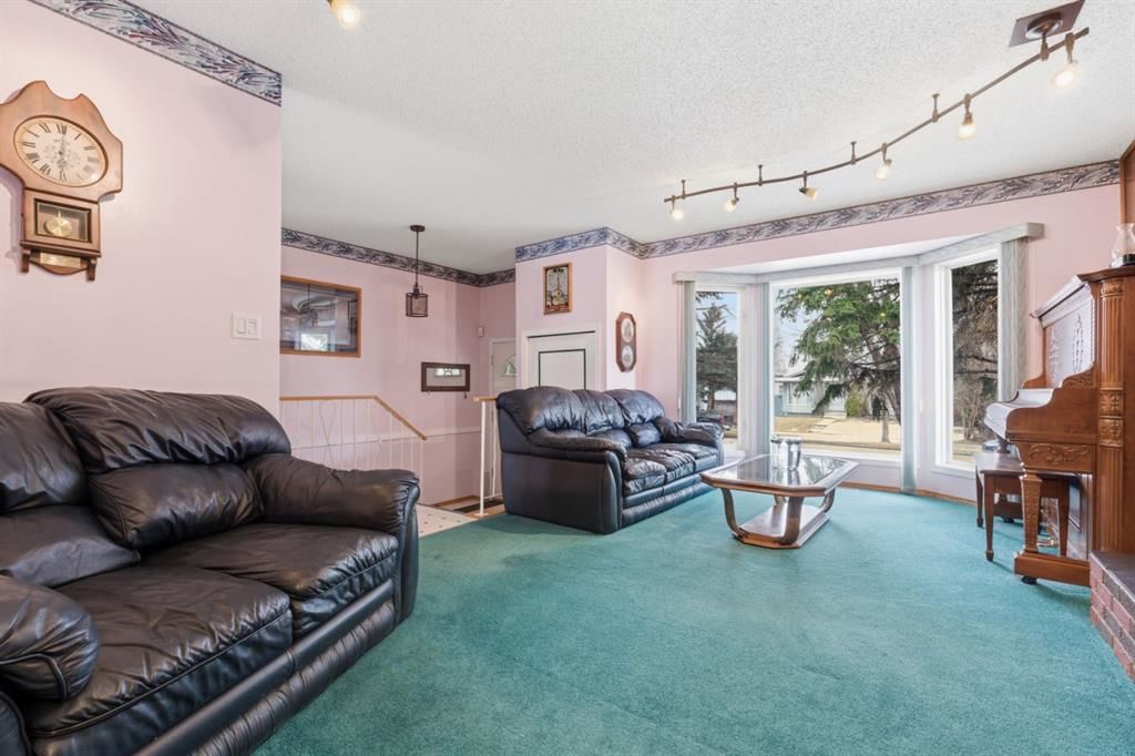 3735 28 Street SE, Calgary — photo 5 of 47