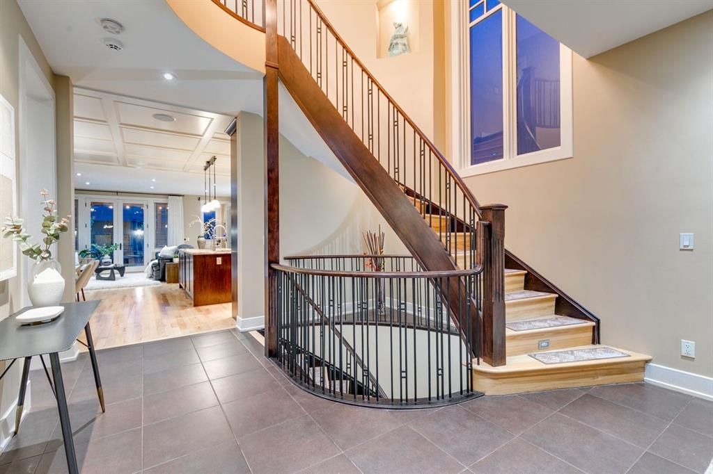 1727 Bowness Road NW, Calgary — photo 4 of 50