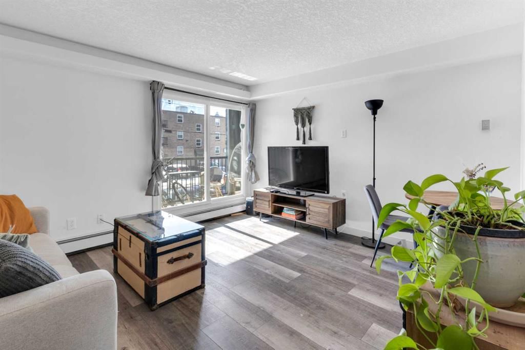204, 931 2 Avenue NW, Calgary — main listing photo