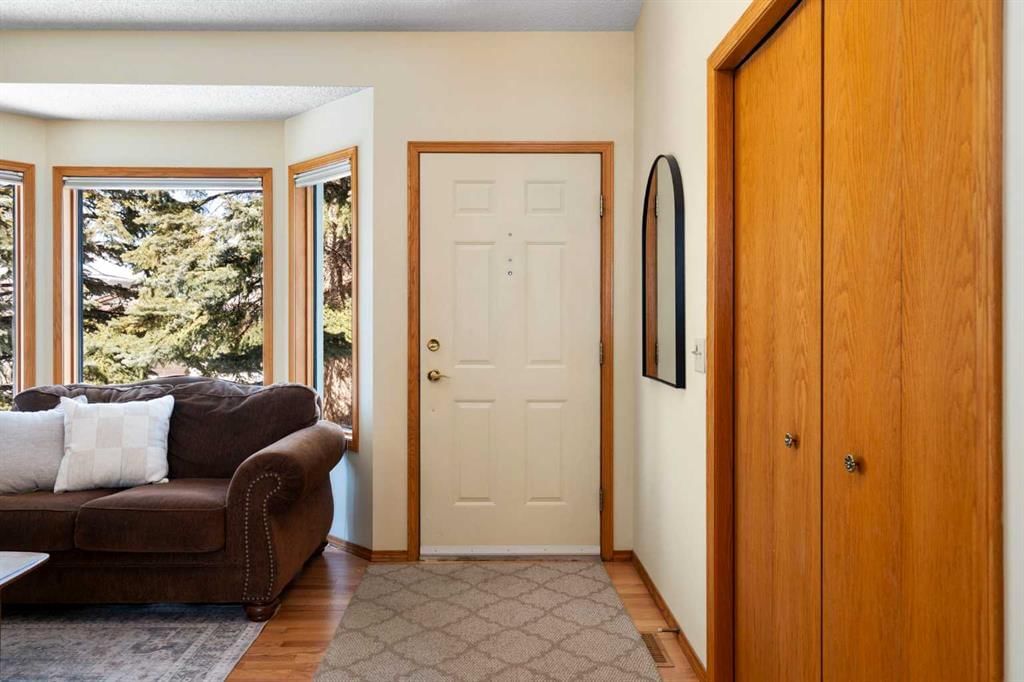 221 Scurfield Place NW, Calgary — photo 2 of 41