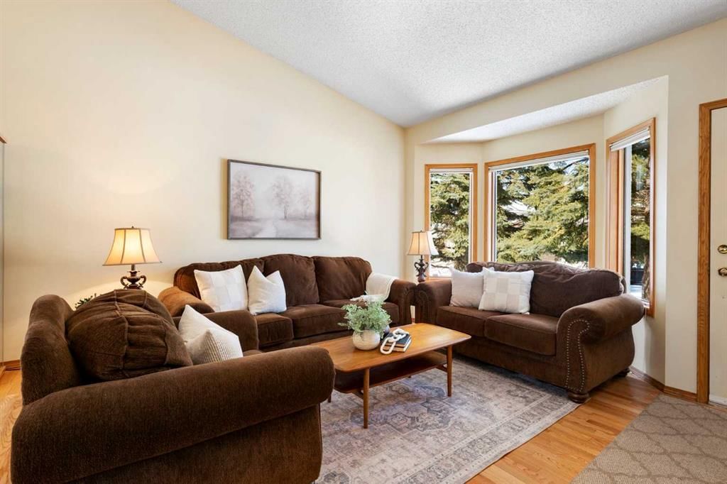 221 Scurfield Place NW, Calgary — photo 4 of 41