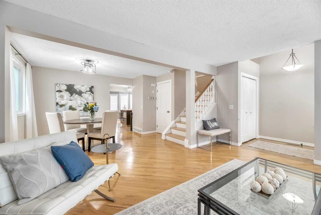 391 Scenic Glen Place NW, Calgary — photo 3 of 39