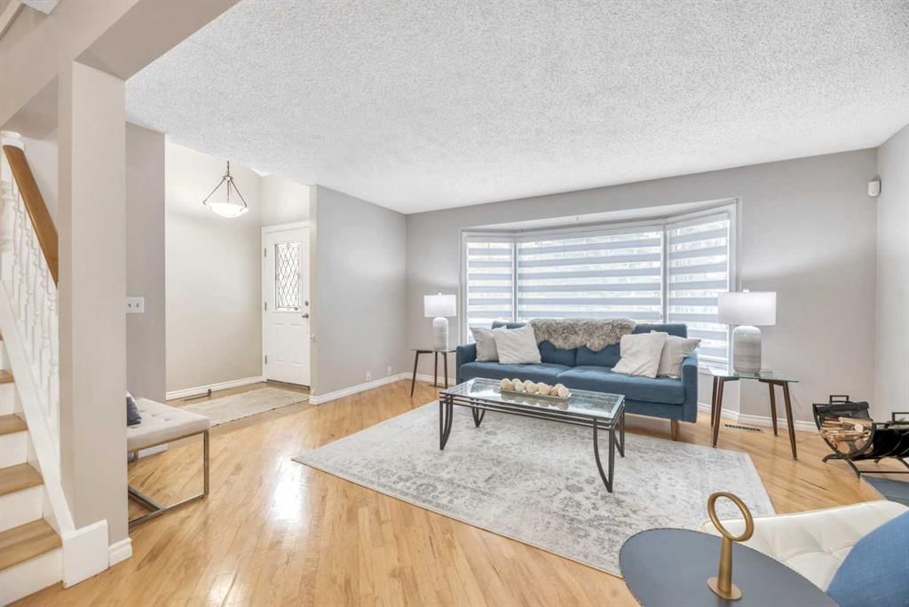 391 Scenic Glen Place NW, Calgary — photo 4 of 39