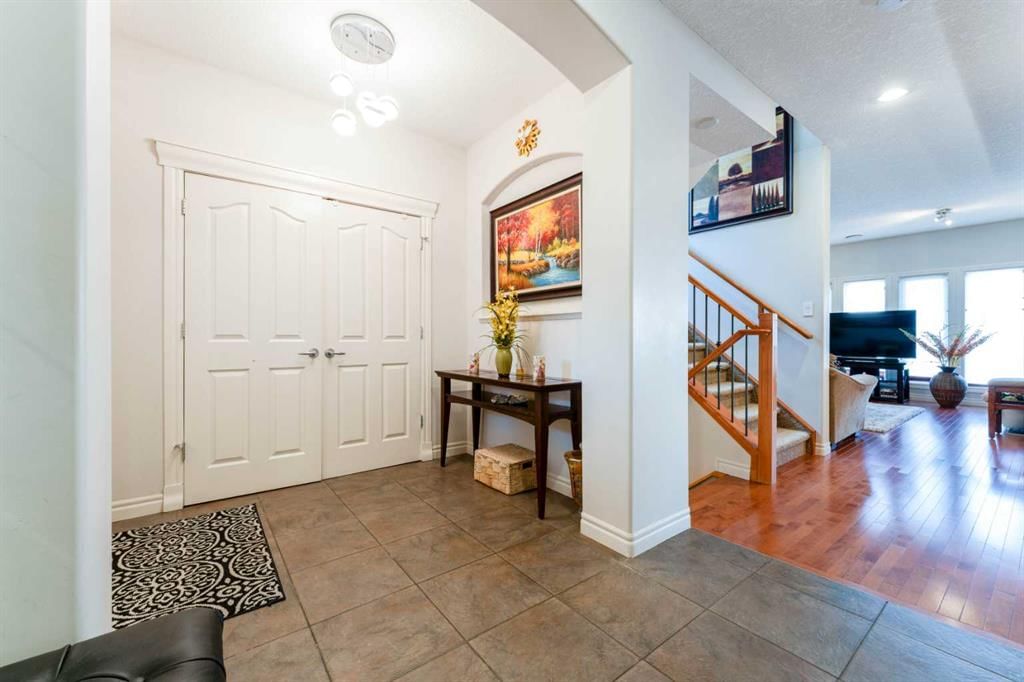 14 Bridlerange Circle SW, Calgary — photo 3 of 50