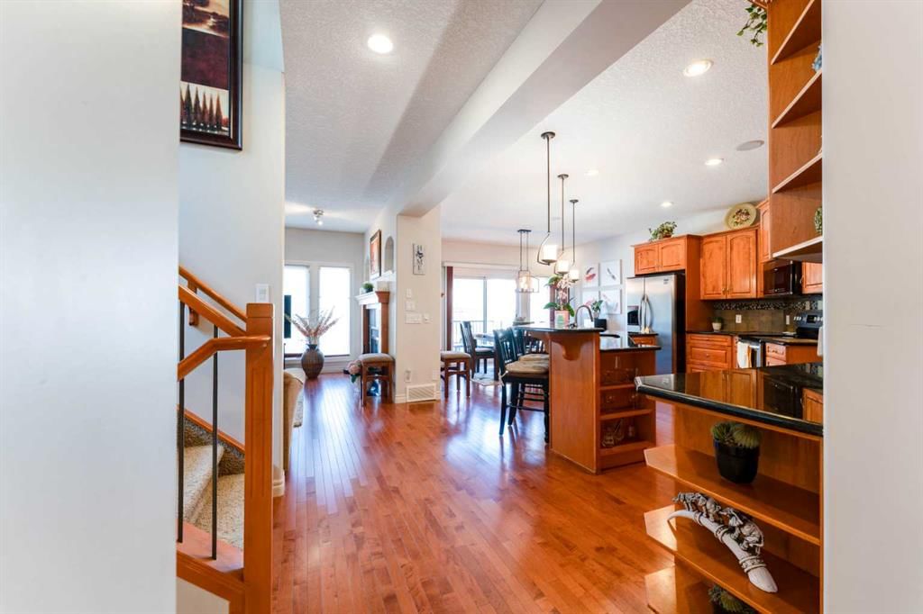 14 Bridlerange Circle SW, Calgary — photo 5 of 50