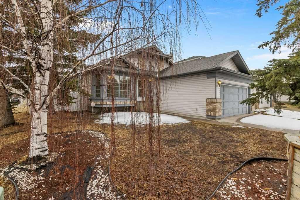 179 Sunlake Way SE, Calgary — main listing photo