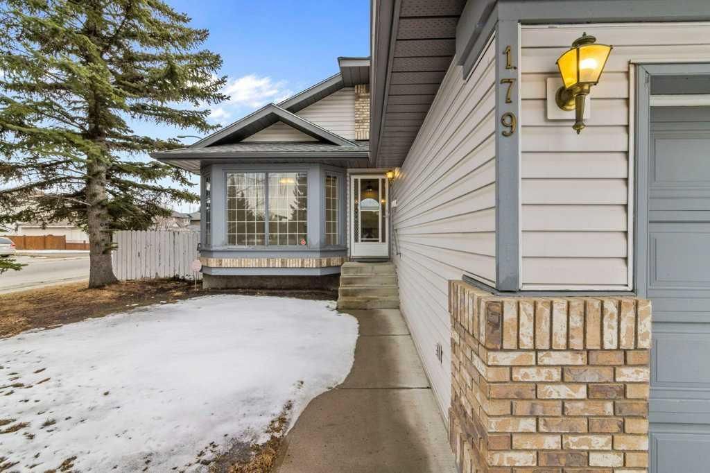 179 Sunlake Way SE, Calgary — photo 2 of 30