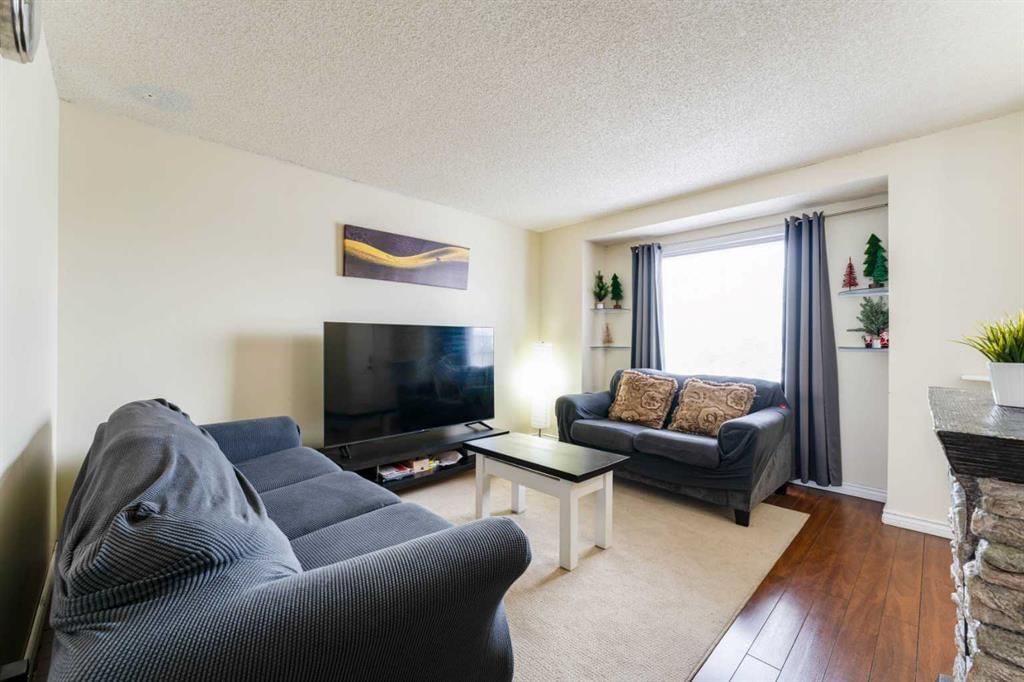 31 Coventry Lane NE, Calgary — photo 3 of 50