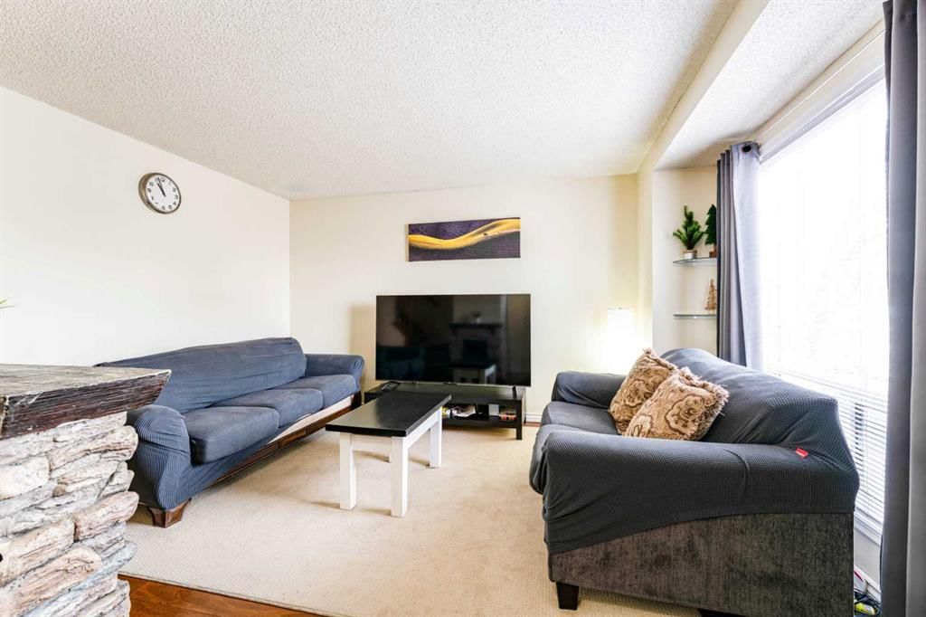 31 Coventry Lane NE, Calgary — photo 4 of 50